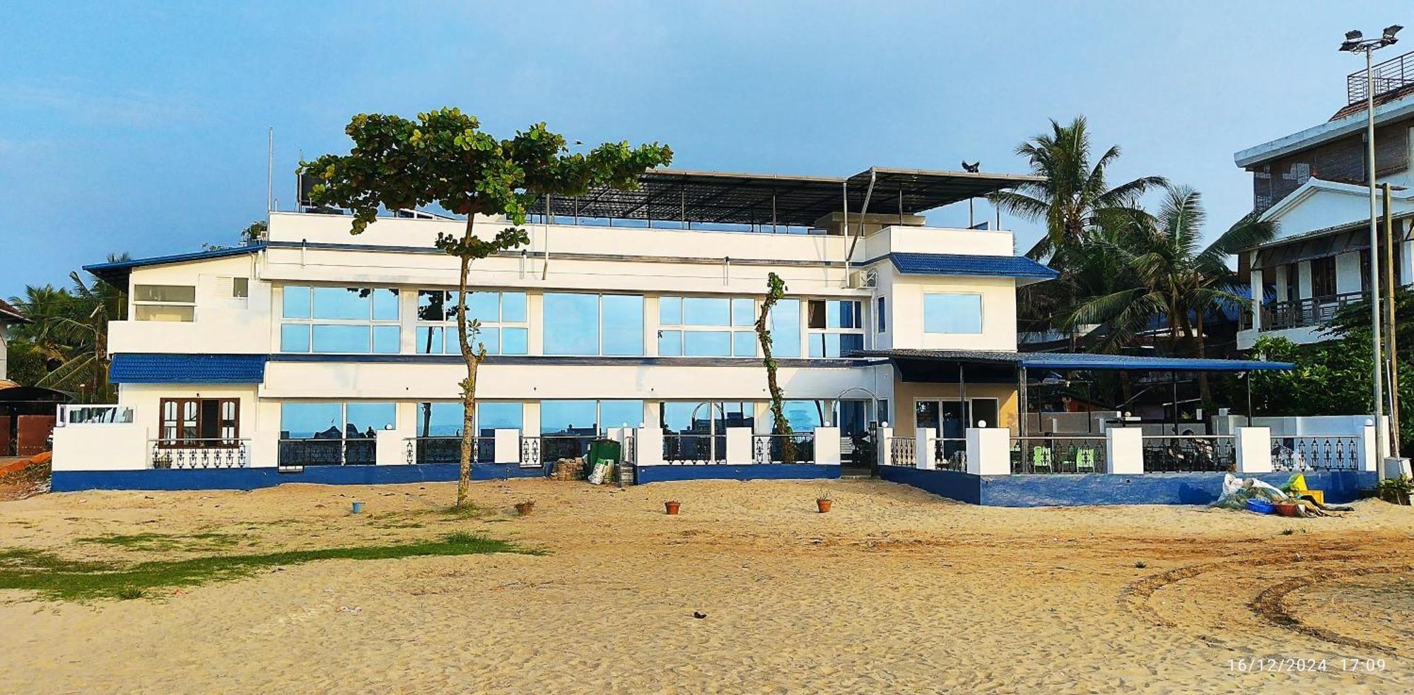 Alleppey Holiday Beach Resort Alappuzha Exterior photo