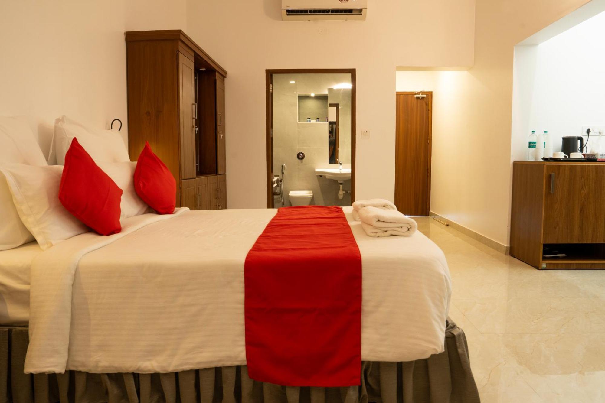 Alleppey Holiday Beach Resort Alappuzha Exterior photo
