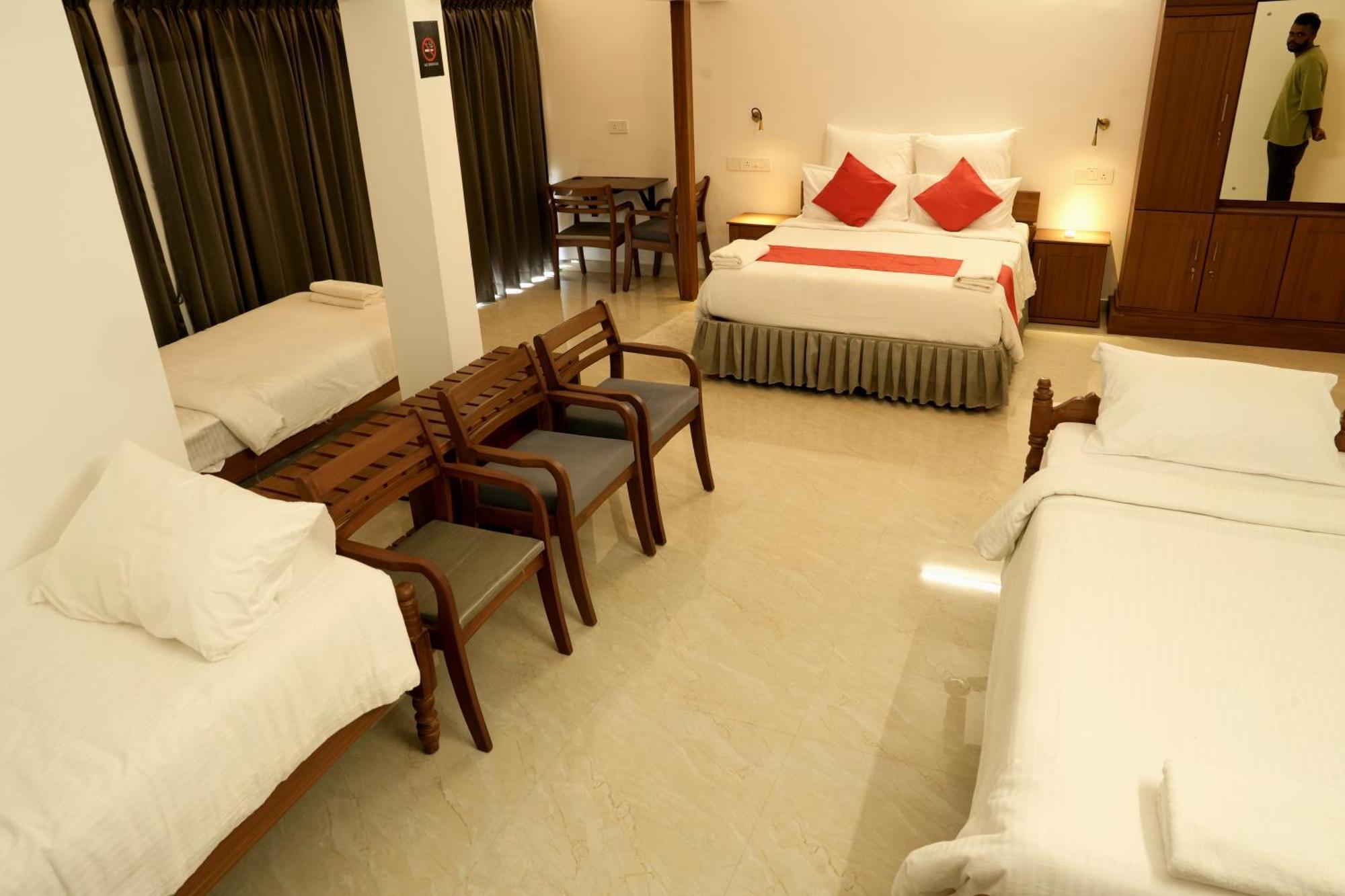 Alleppey Holiday Beach Resort Alappuzha Exterior photo