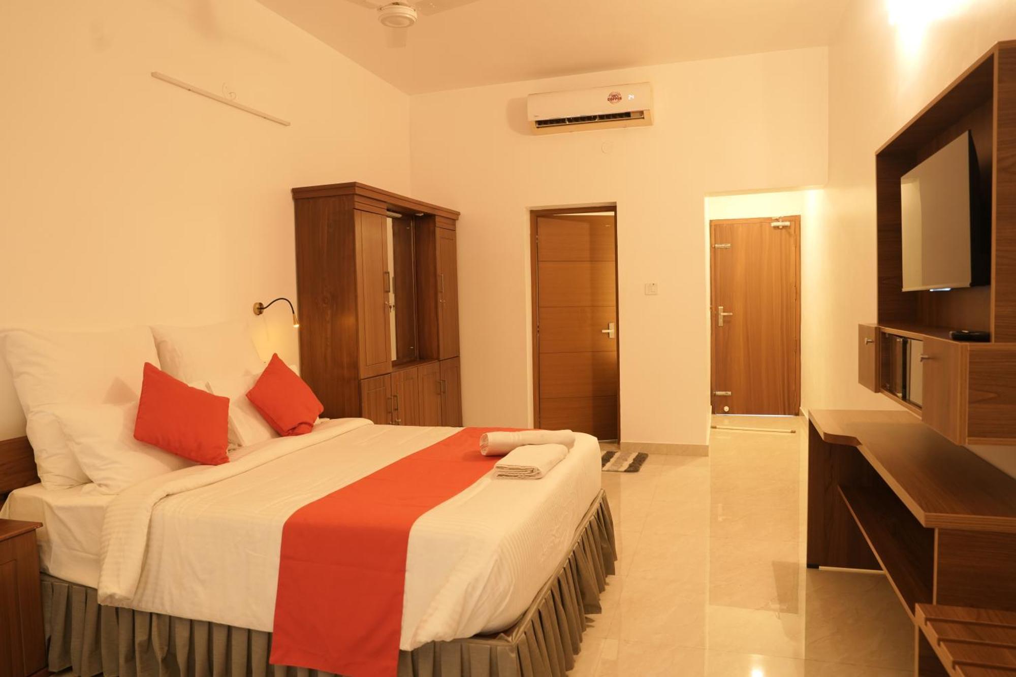 Alleppey Holiday Beach Resort Alappuzha Exterior photo